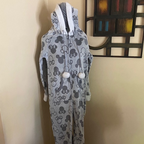 Cozy Disney Mickey & Minnie Pajamas - Picture 1 of 3